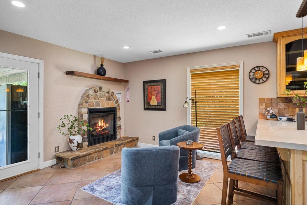 Steps To The Lake, Game Room & More! Sleeps 9 Lake Hamilton Esterno foto